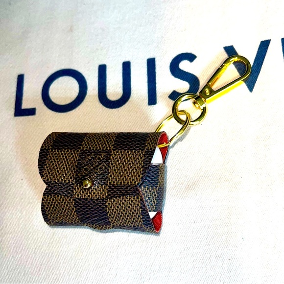 Hand Crafted Handbags - ♻️ Loui V AirPod Pro case Damier Ebene hand made